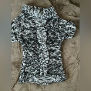 Short sleeve sweater